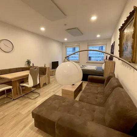 Апартаменты Neu Goldstadt Gallery Zentrum Am Schloessle *