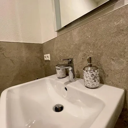 Neu Goldstadt Schloessle-galerie Zentrum Apartment Pforzheim
